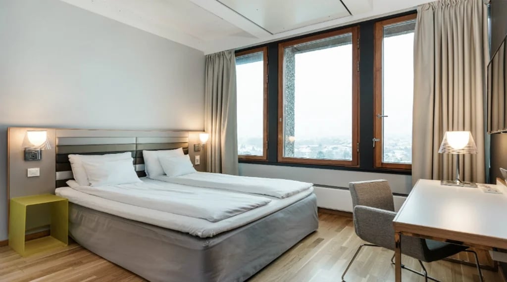 Standard double room queen bed Quality Hotel 33